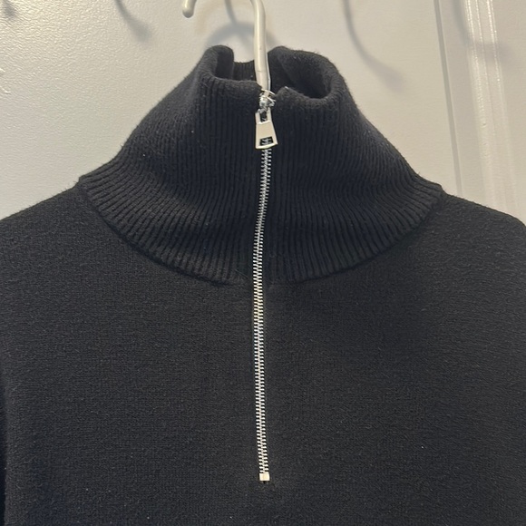 Black and White Striped Women's Sweater-Size Medium - Picture 2 of 8